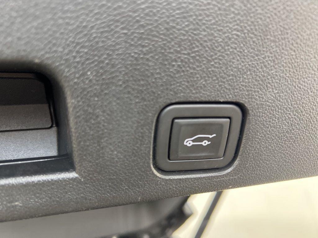 Used 2025 Black Metallic Chevrolet Z71 image 24