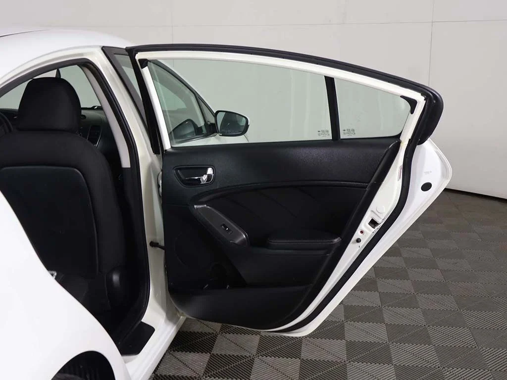 Used 2016 White Kia LX image 15