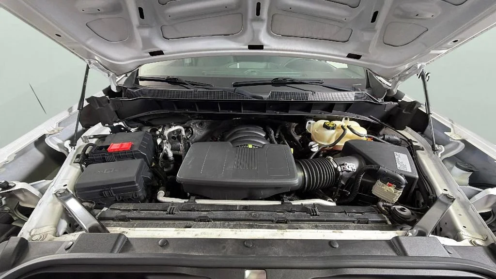 Used 2020 SUMMIT WHITE Chevrolet Custom image 34