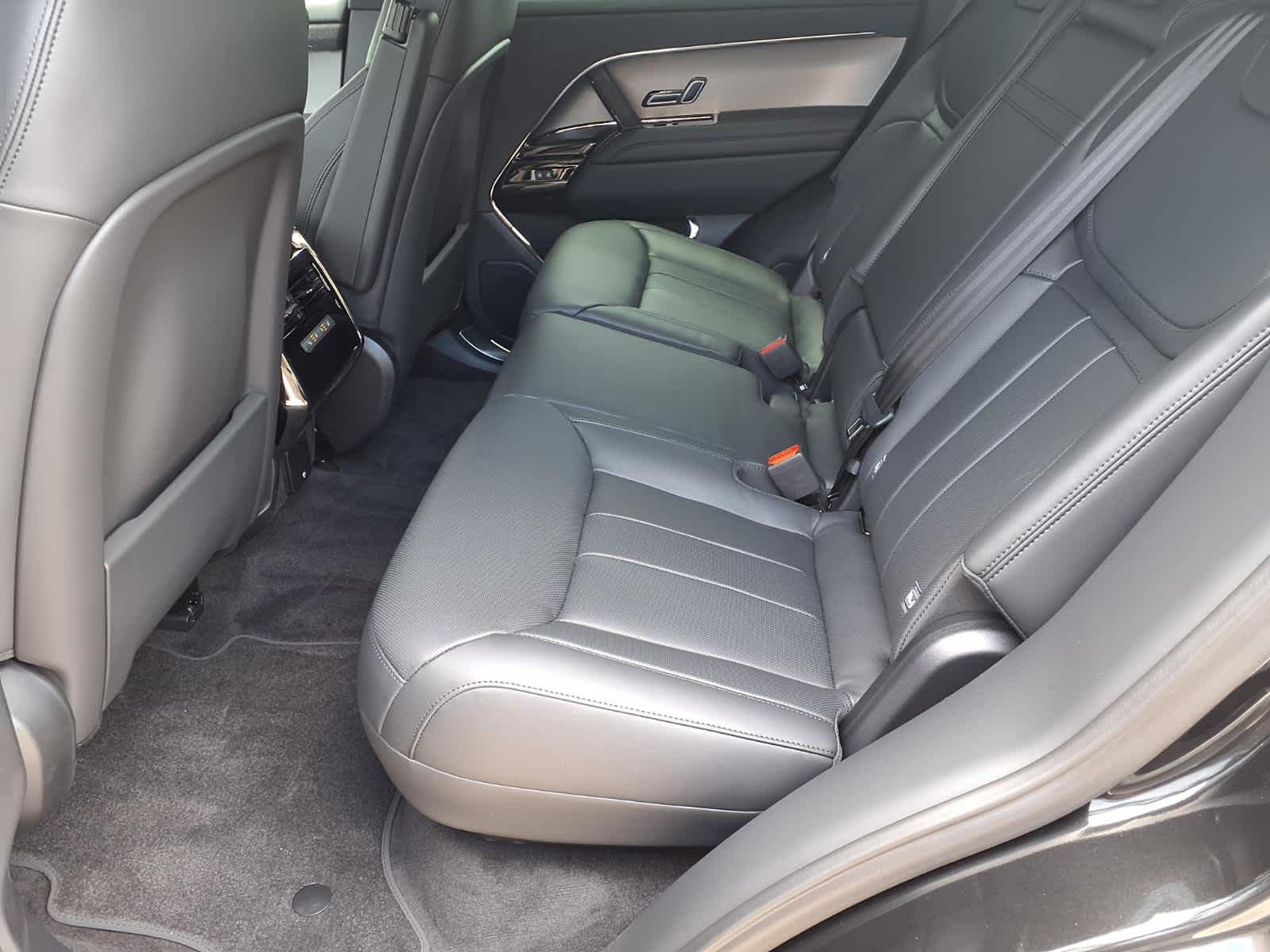 New 2026 Santorini Black Land Rover SE image 18