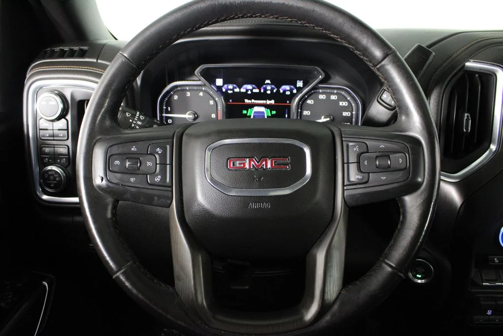 Used 2022 White GMC AT4 image 9