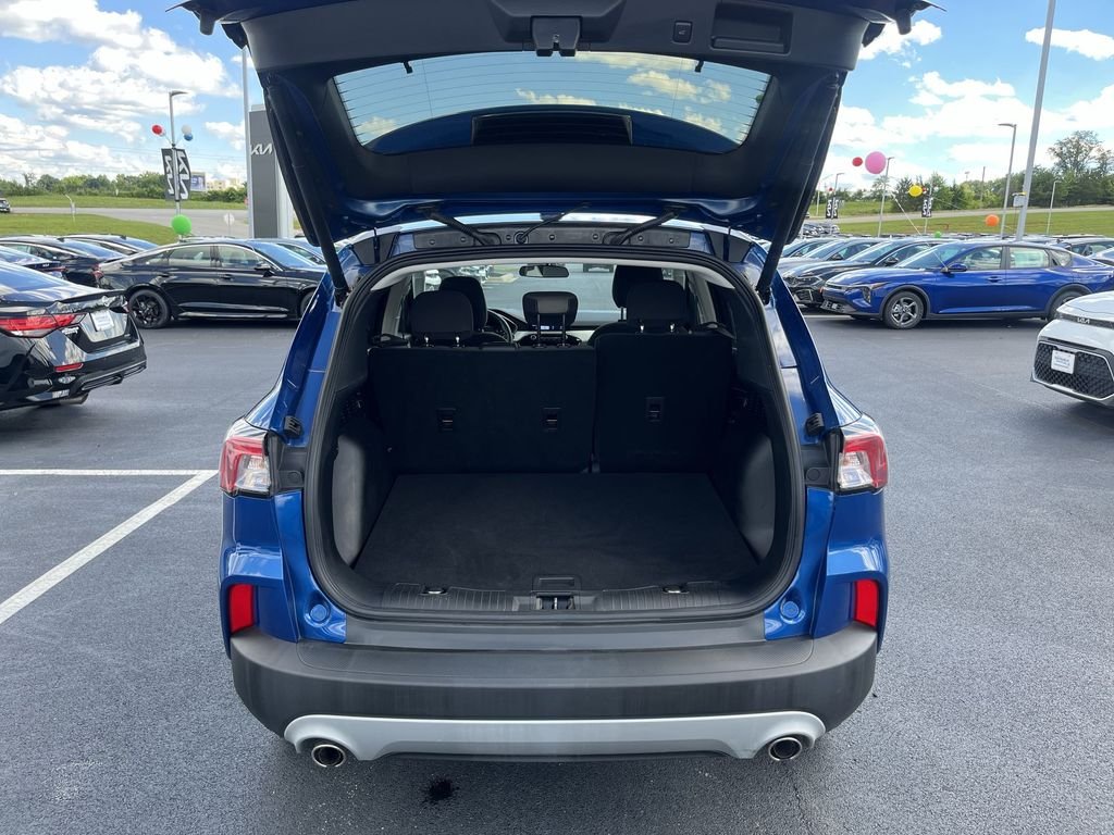 Used 2022 Blue Ford SE image 29