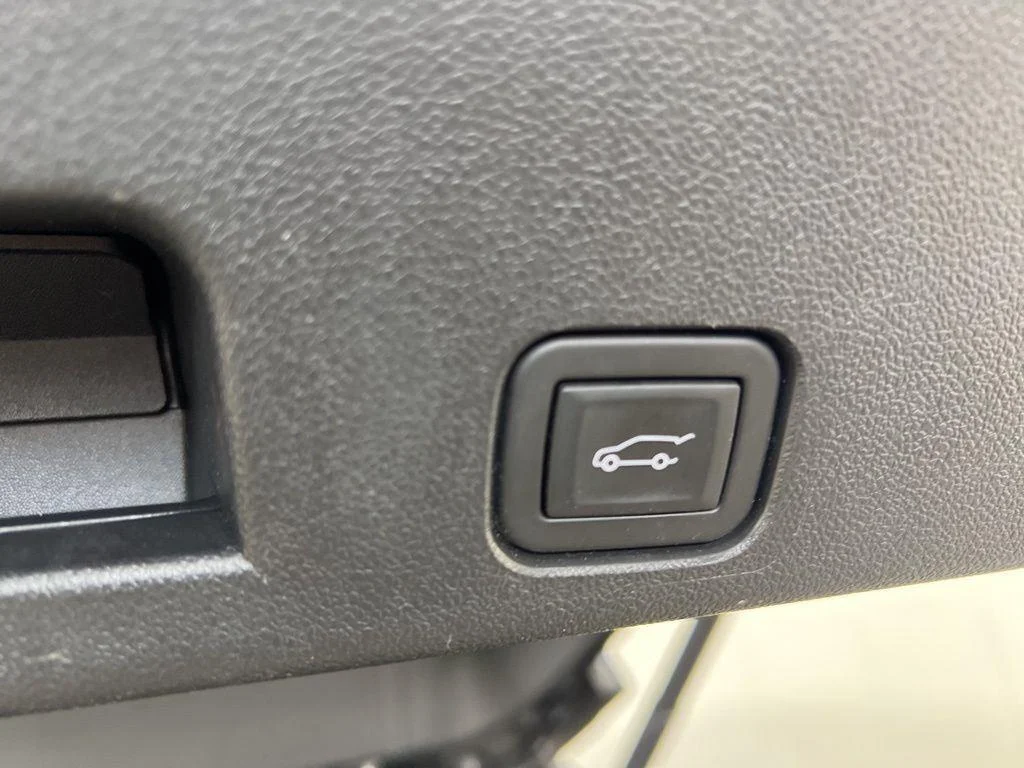 Used 2025 Mosaic Black Metallic Chevrolet Z71 image 24