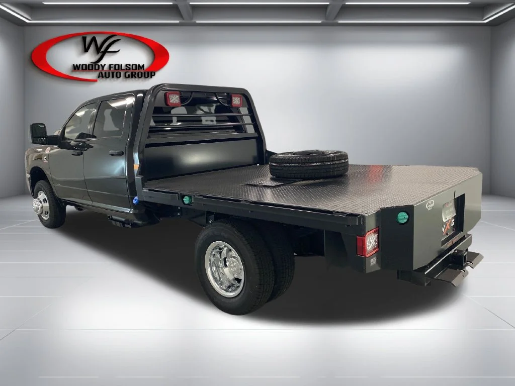 New 2026 Diamond Black Crystal Pearl-Coat Exterior Paint RAM Tradesman image 9