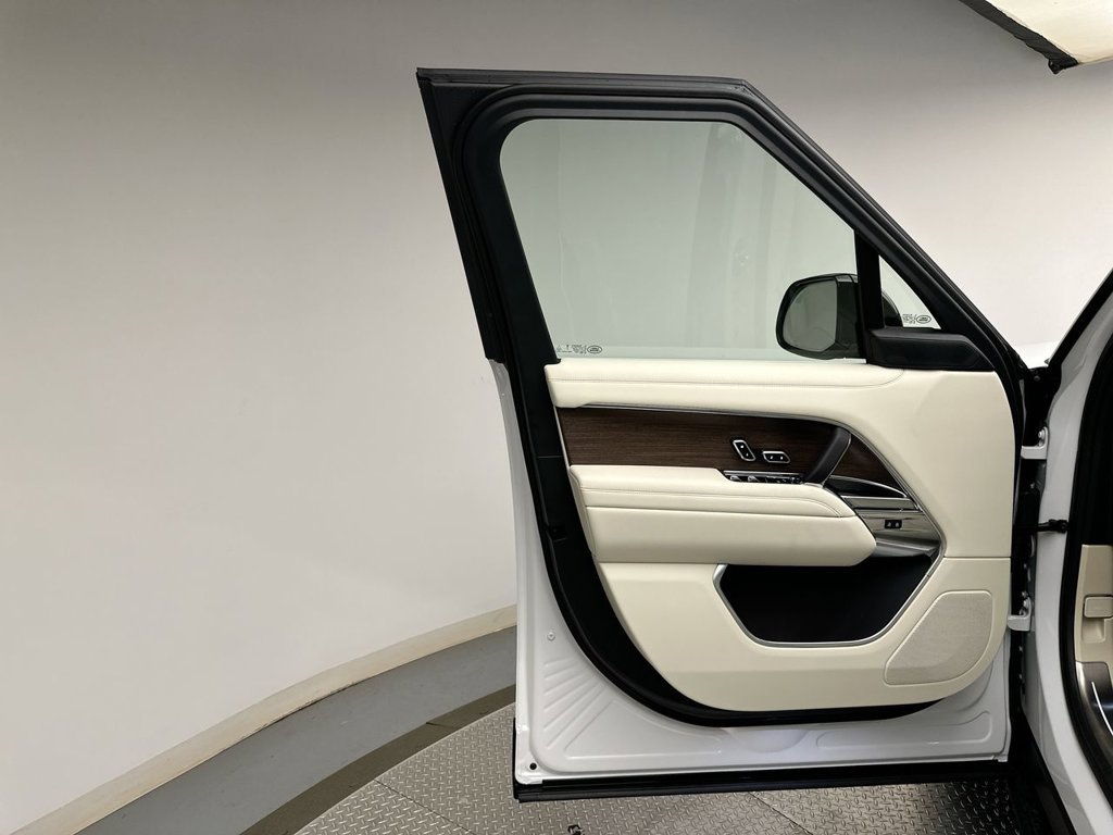New 2027 Fuji White Land Rover SE image 9