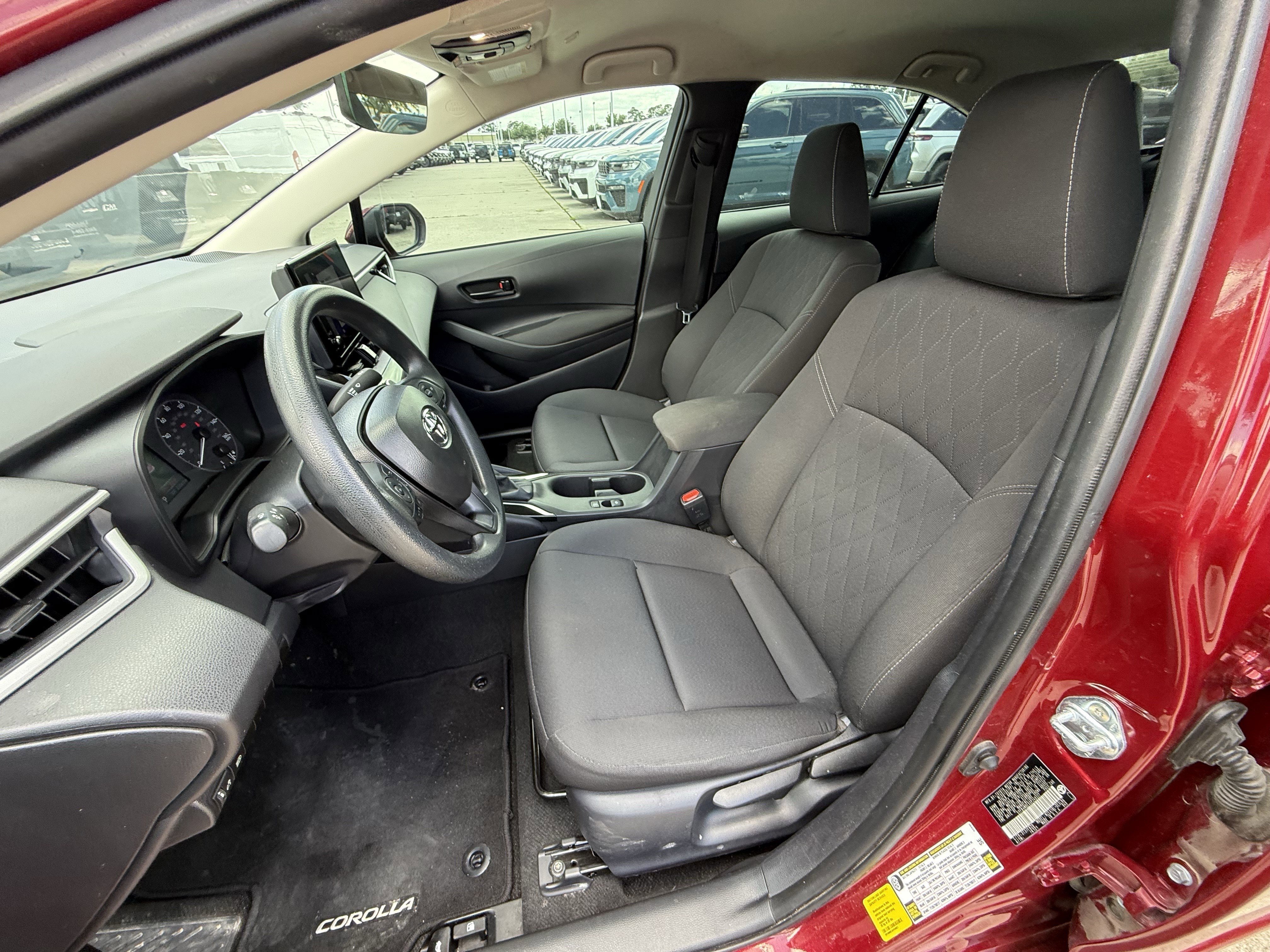 Used 2025 Pearl Toyota LE image 26