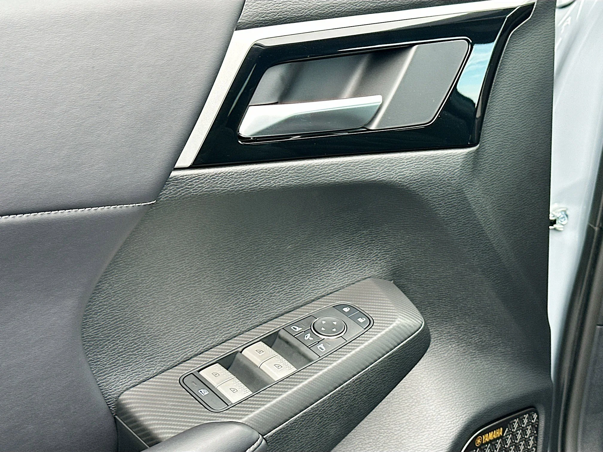 New 2026 Moonstone Gray Metallic Mitsubishi SE image 13