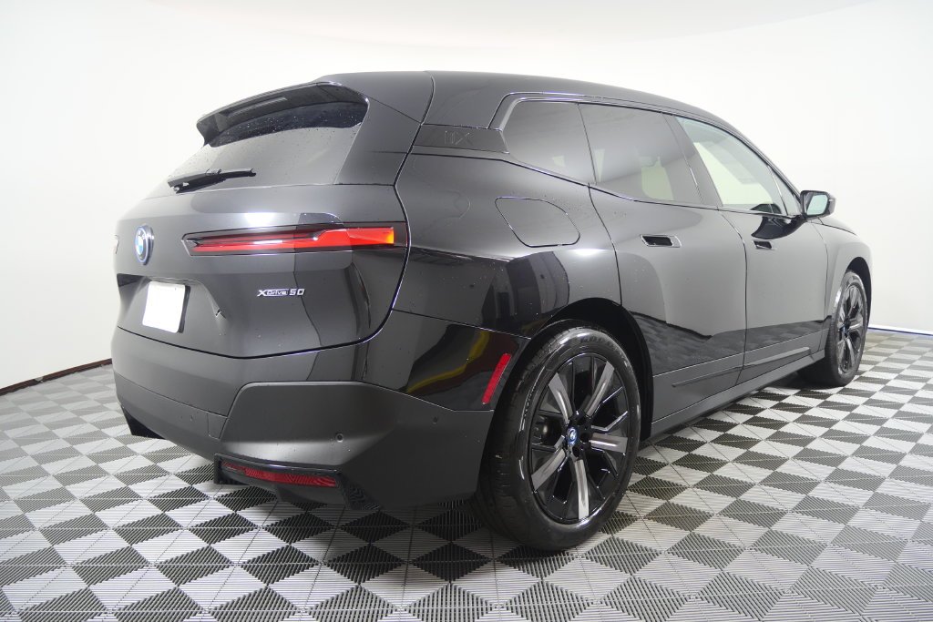 Certified Used 2025 Black Sapphire Metallic BMW xDrive50 image 4