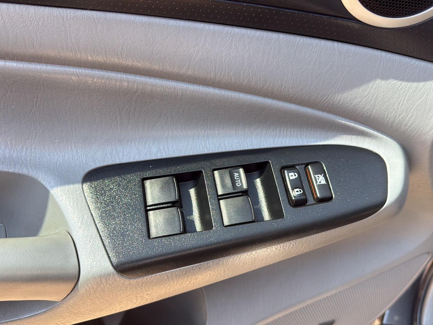 Used 2013 Magnetic Gray Metallic Toyota PreRunner V6 image 12
