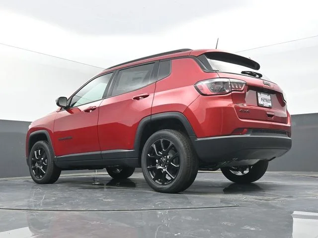 New 2026 Red Hot Pearl-Coat Exterior Paint Jeep Latitude image 43