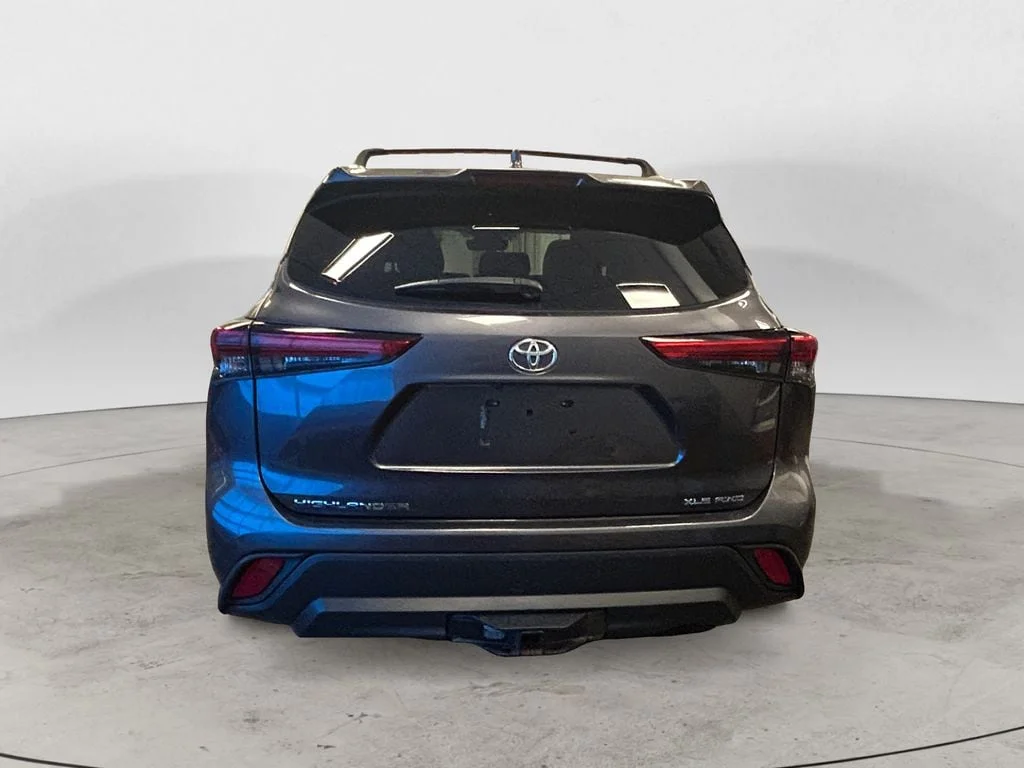Used 2022 Magnetic Gray Metallic Toyota XLE image 4