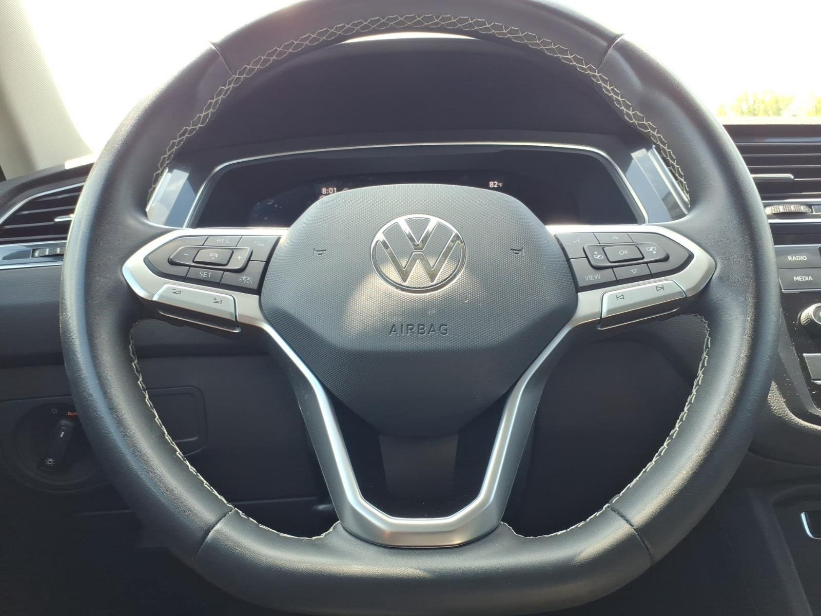 Used 2023  Volkswagen S image 25