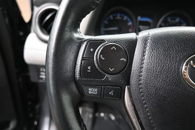 Used 2018 Gray Toyota XLE image 29