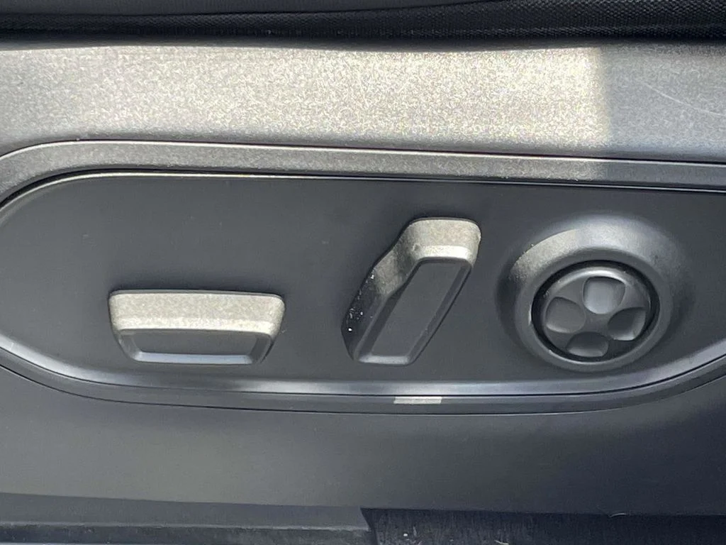 Used 2022 Gray Jeep Limited image 28