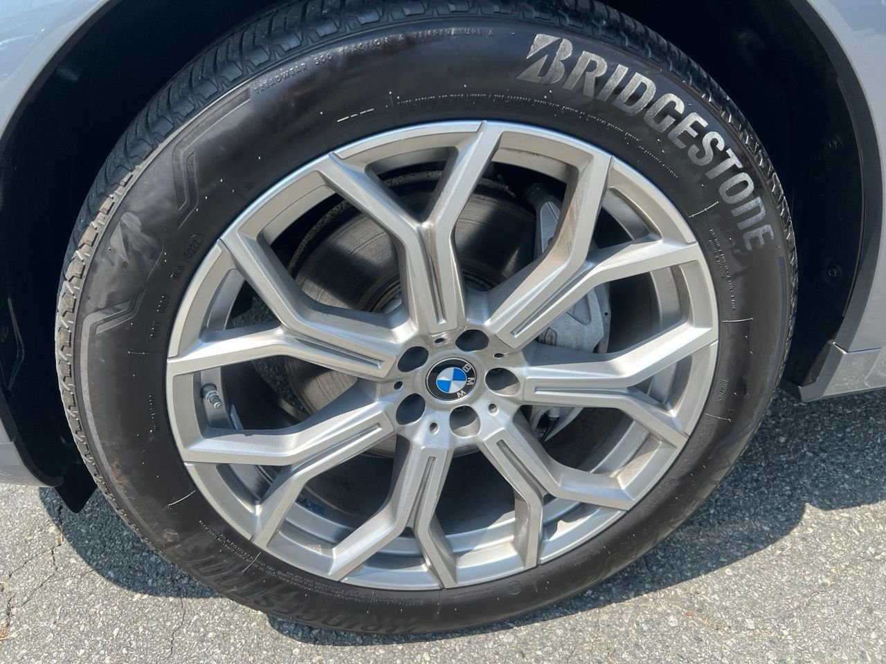 Used 2023 Gray BMW xDrive40i image 9