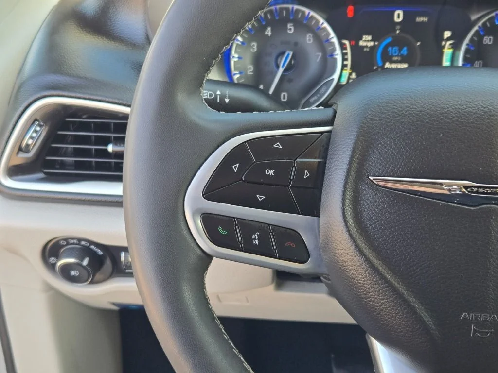 Used 2024 Silver Chrysler Touring L image 28
