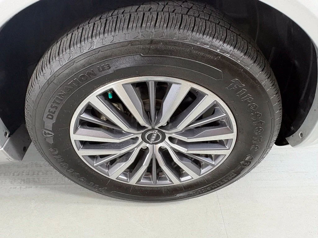 Used 2024 Silver Nissan SL image 9