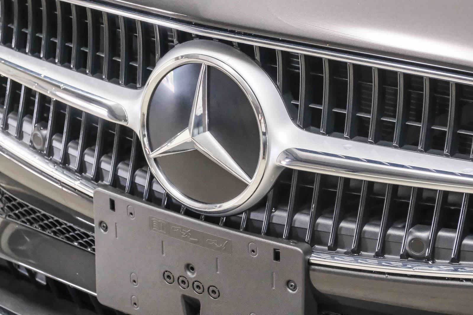 Nuevo Mercedes-Benz C 300 2026 en color gris grafito metalizado, imagen 12.