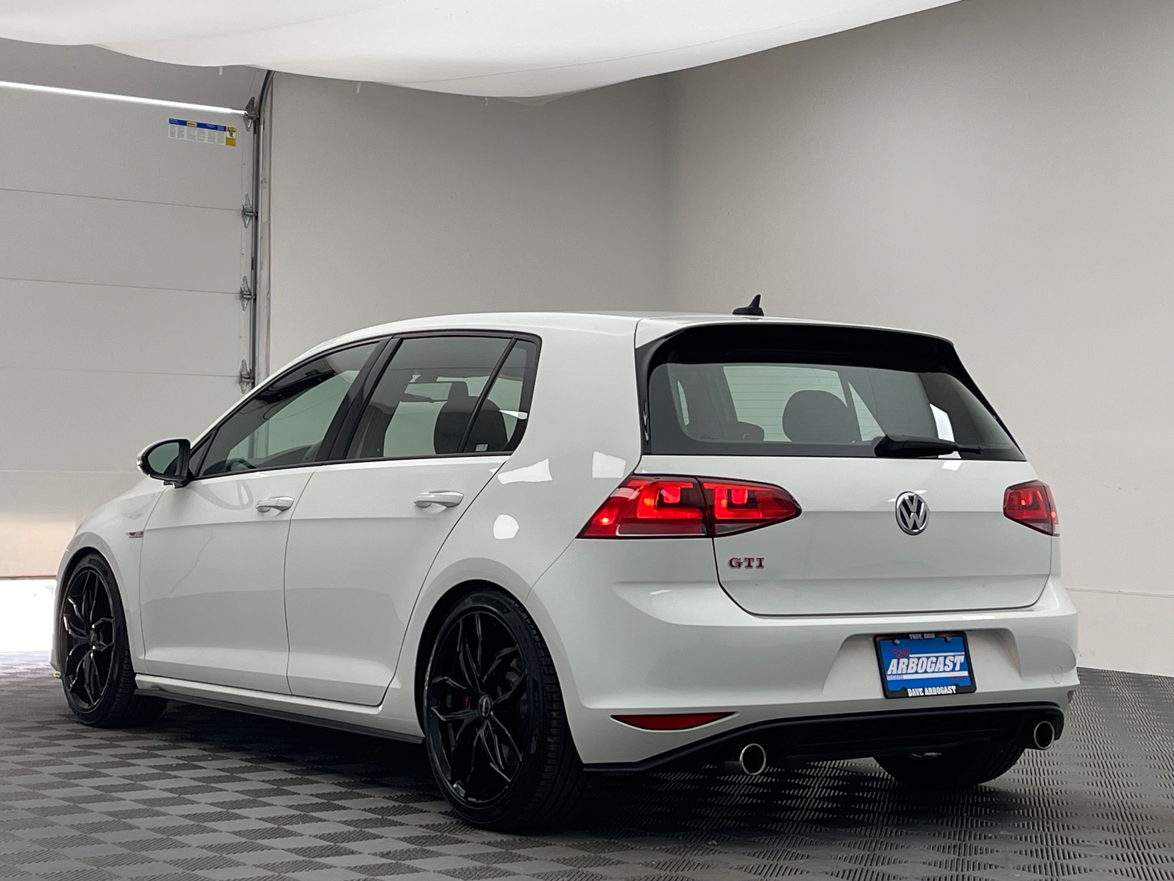 Used 2016 Pure White Volkswagen Autobahn image 11