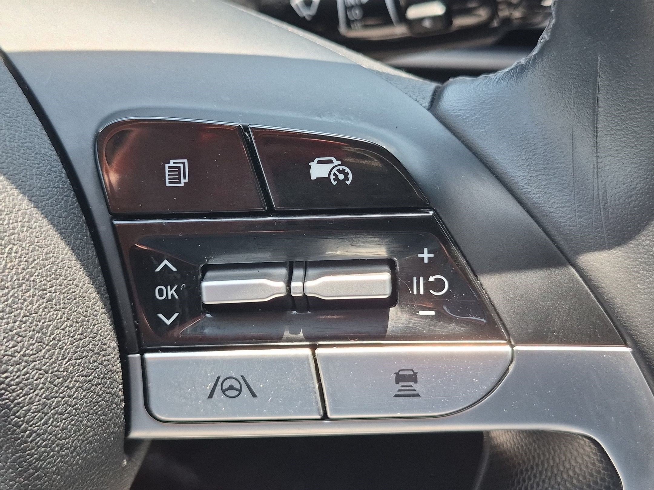 2025 Hyundai Elantra SEL - Photo 19
