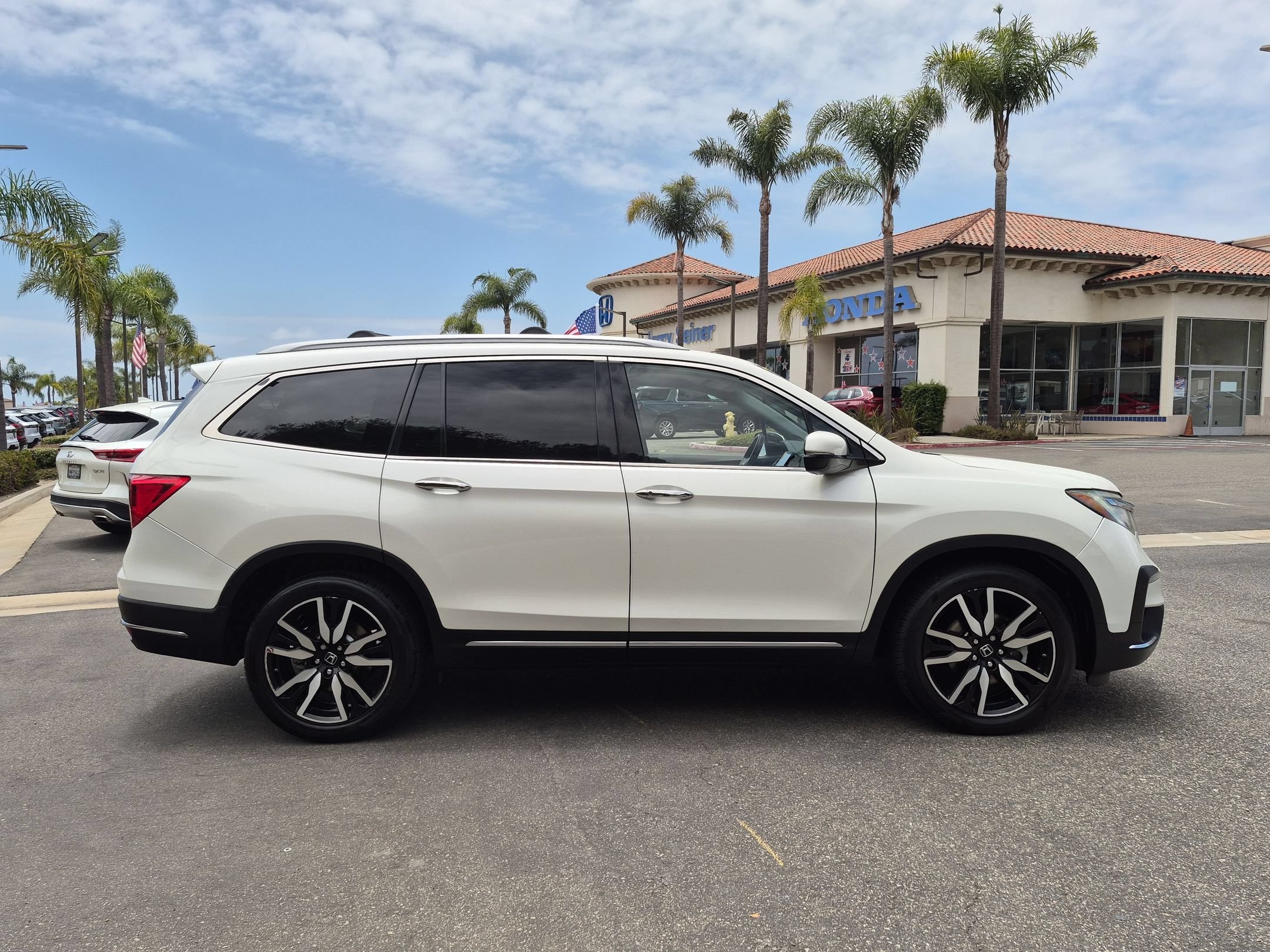 Used 2019 White Diamond Pearl Honda Touring 8-Passenger image 6
