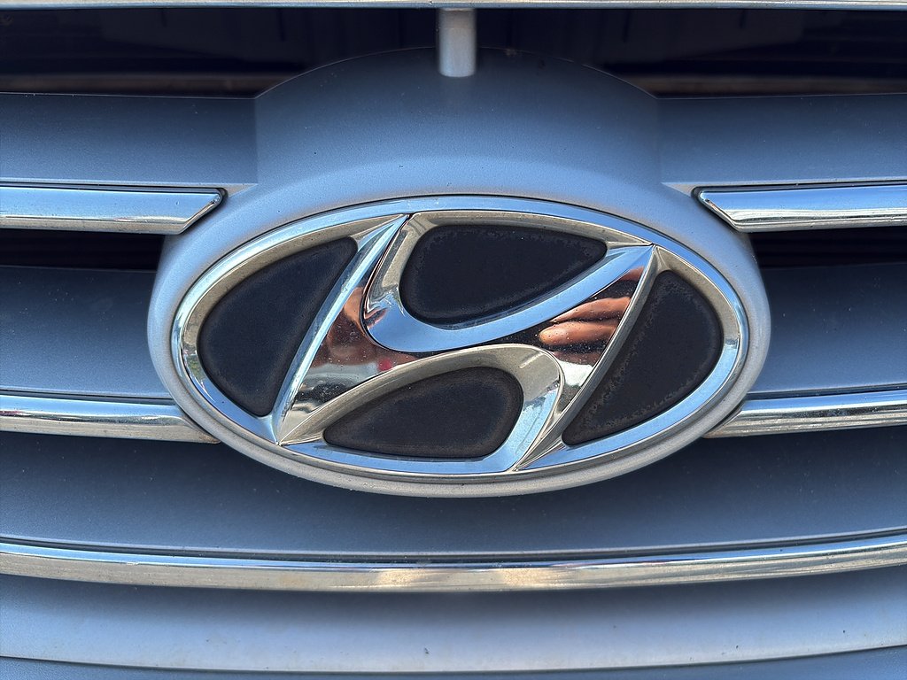 Used 2010 Carbon Gray Mist Hyundai GLS image 11