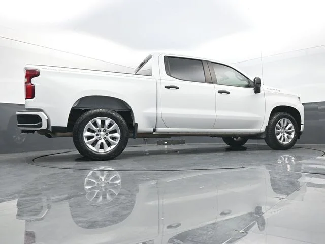 Used 2022 White Chevrolet Custom image 47