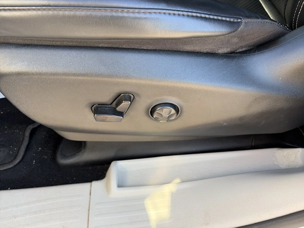 Used 2023 White Chrysler Touring L image 12