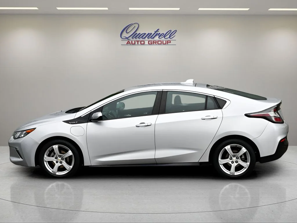 Used 2018 Silver Ice Metallic Chevrolet LT image 7