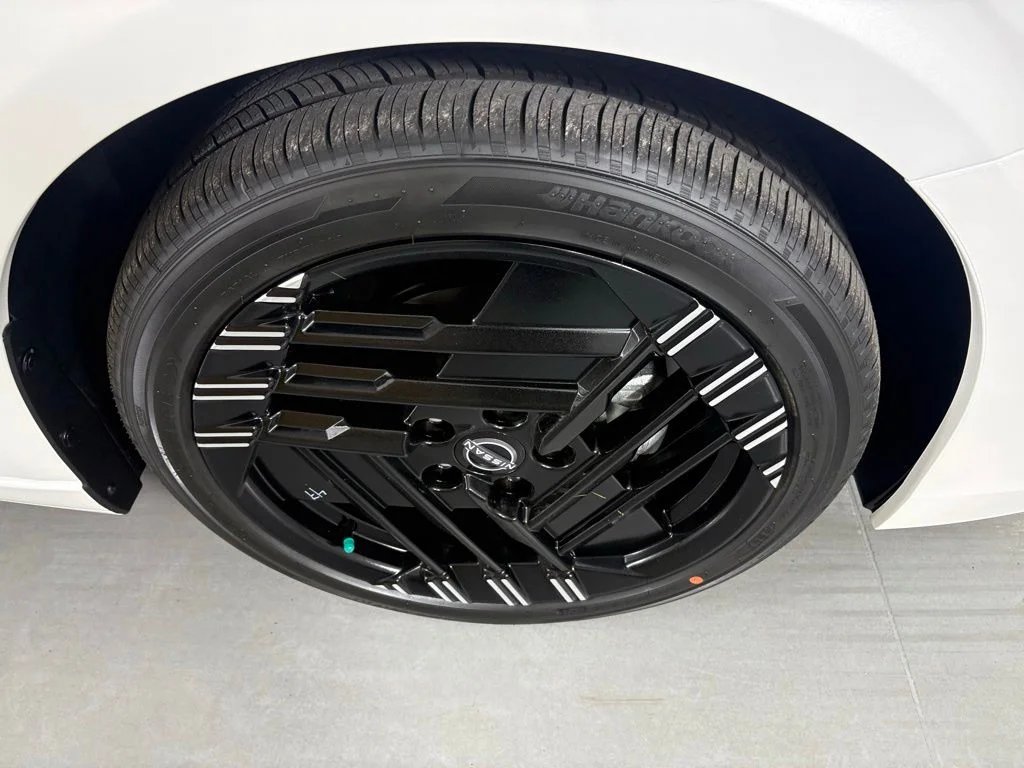 New 2026 Aspen White TriCoat / Super Black Two-tone Nissan SR image 12