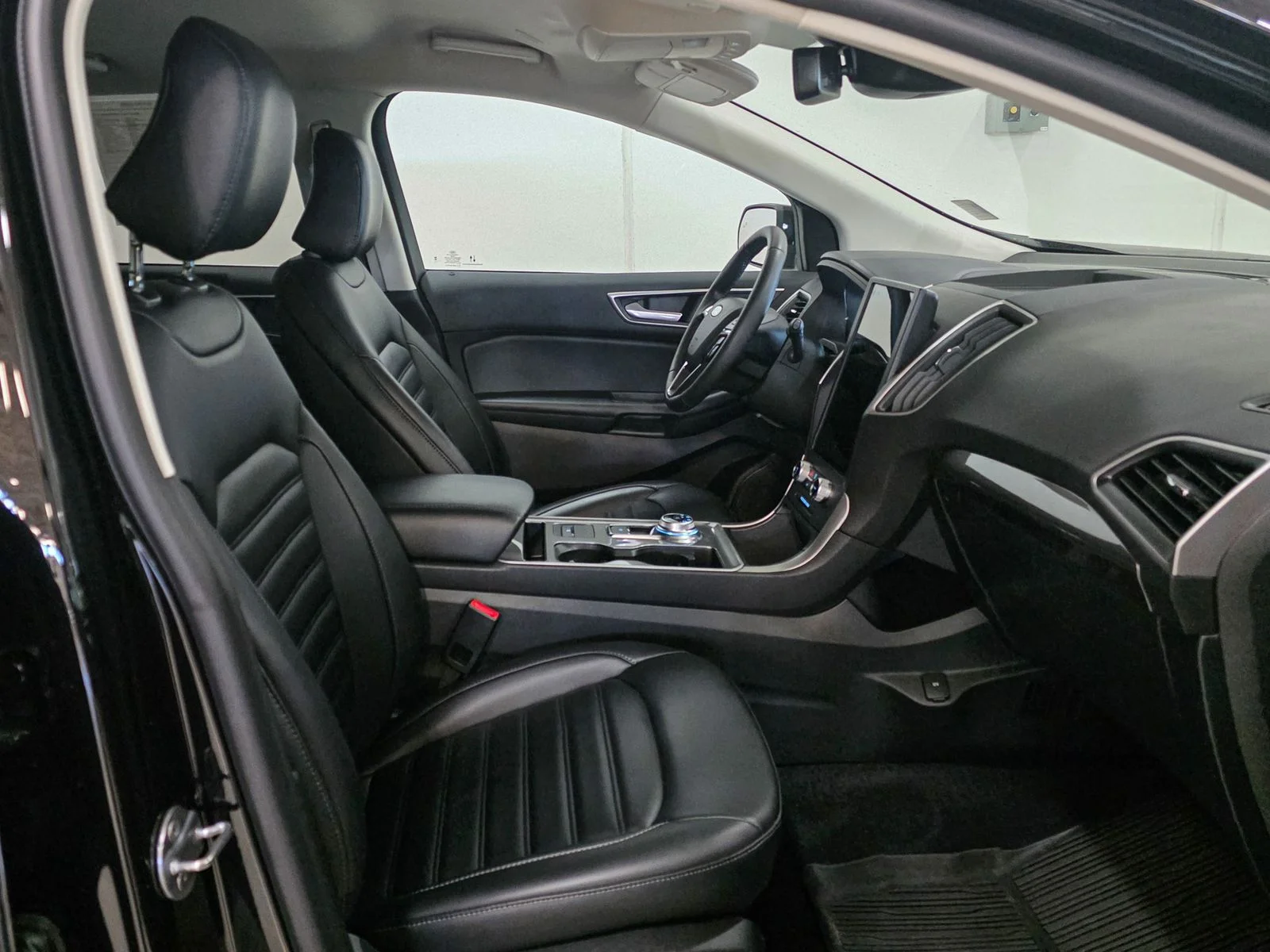 Used 2024 Agate Black Metallic Ford SEL image 21