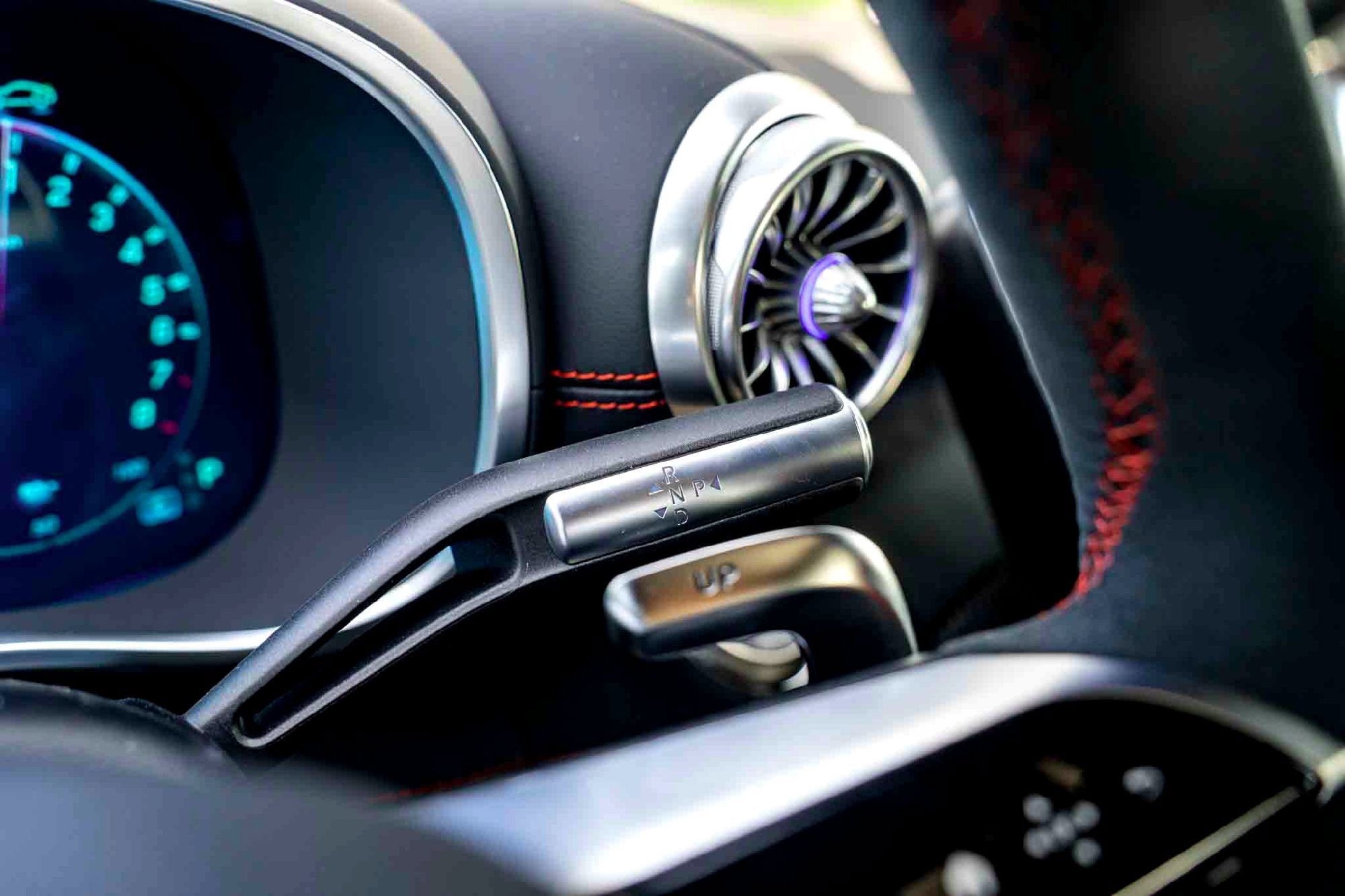 New 2026 MANUFAKTUR Moonlight White Magno Mercedes-Benz AMG® SL 63 S E Performance Roadster image 17