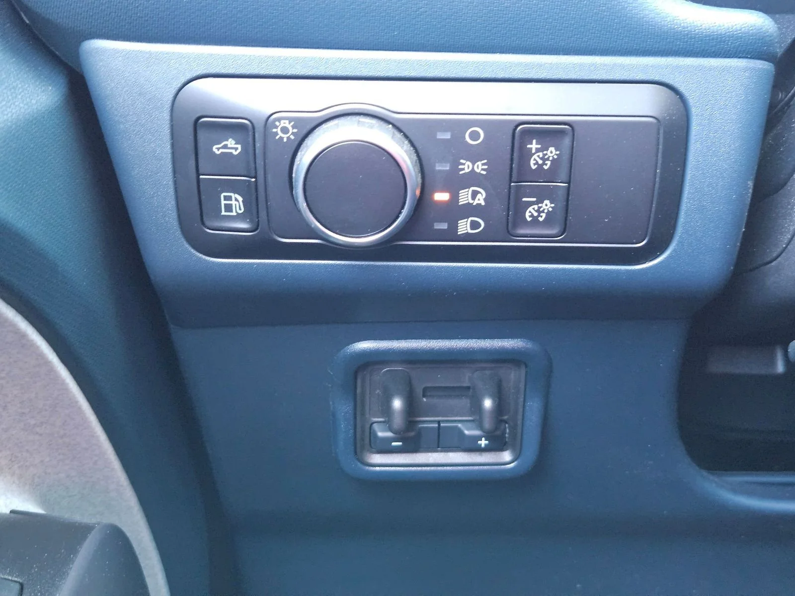 New 2026 Shadow Black Ford XLT image 16