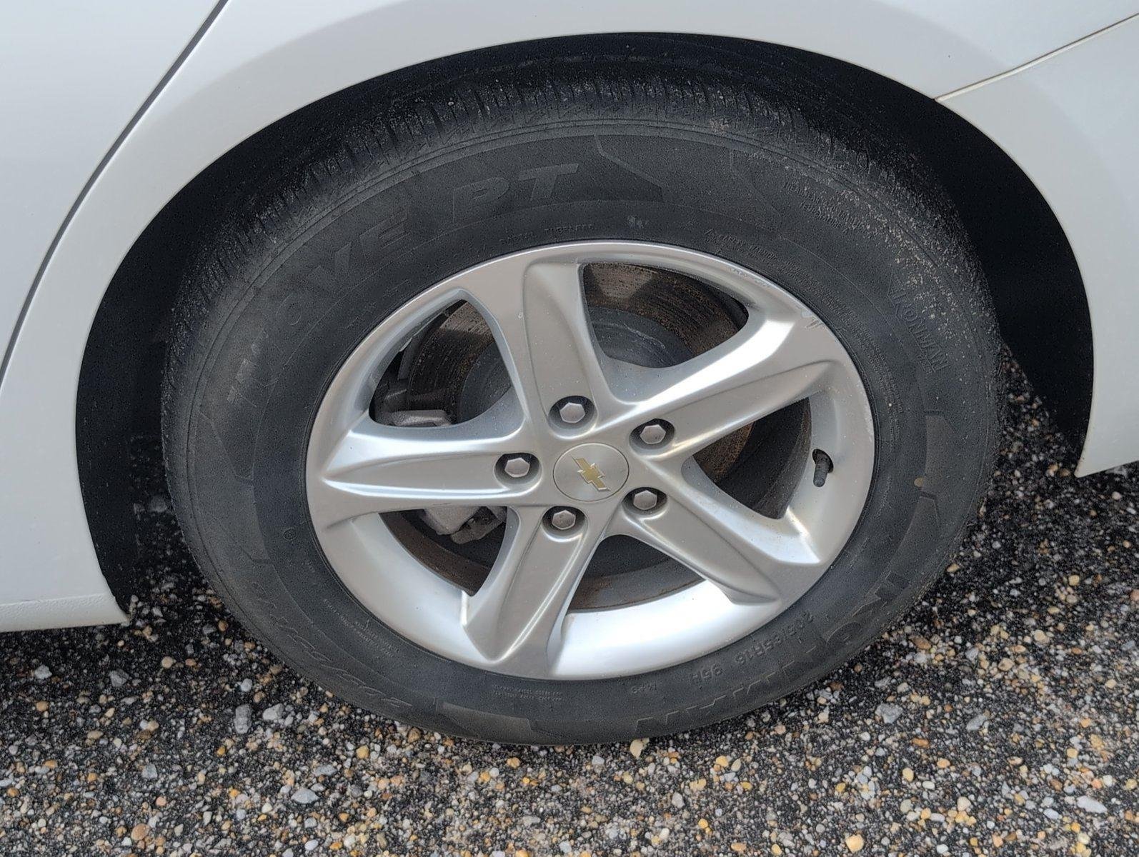 Used 2022 Summit White Chevrolet LT image 11