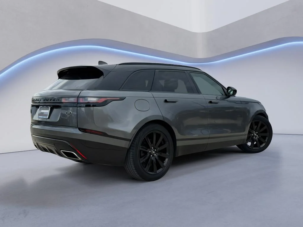 Used 2019 Corris Grey Metallic Land Rover R-Dynamic SE image 6