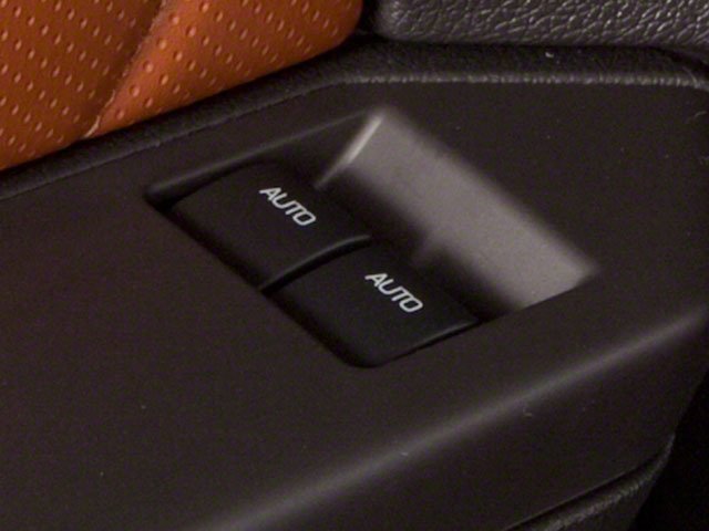 Used 2010 Brilliant Silver Metallic Ford GT Premium image 19