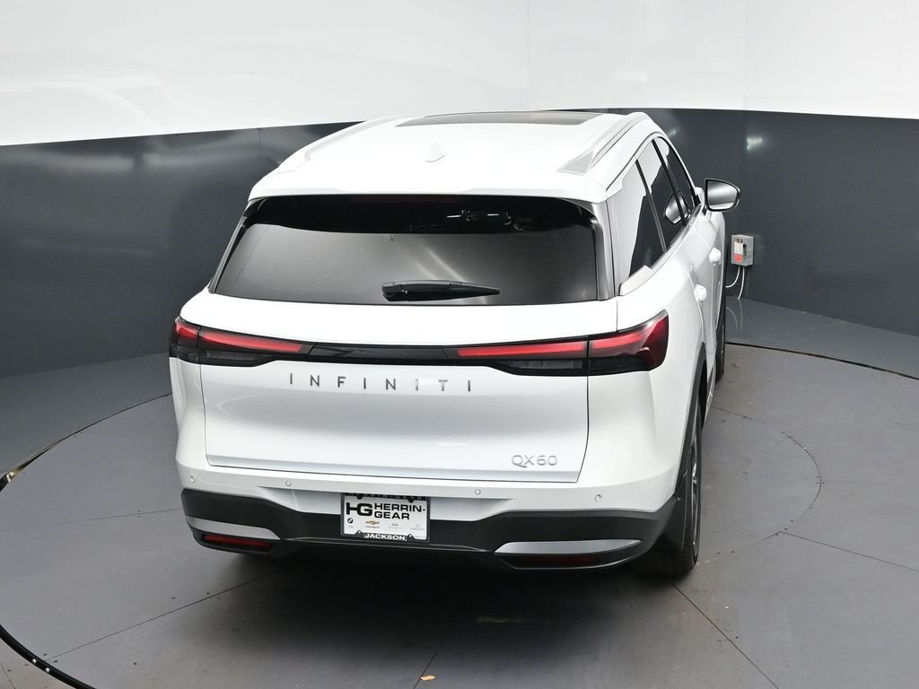 New 2026 RADIANT WHITE INFINITI Luxe FWD image 30