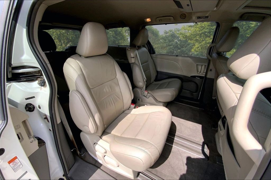 Used 2015 White Toyota XLE Premium image 24