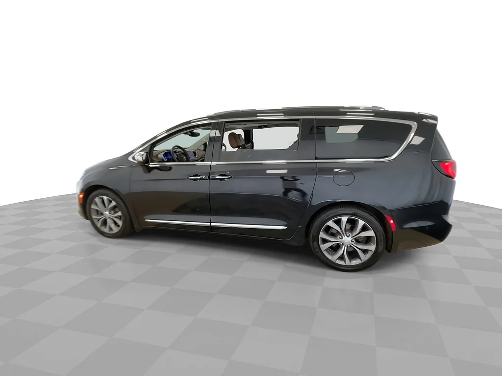 Used 2019 Brilliant Black Crystal Pearl Coat Chrysler Limited image 7