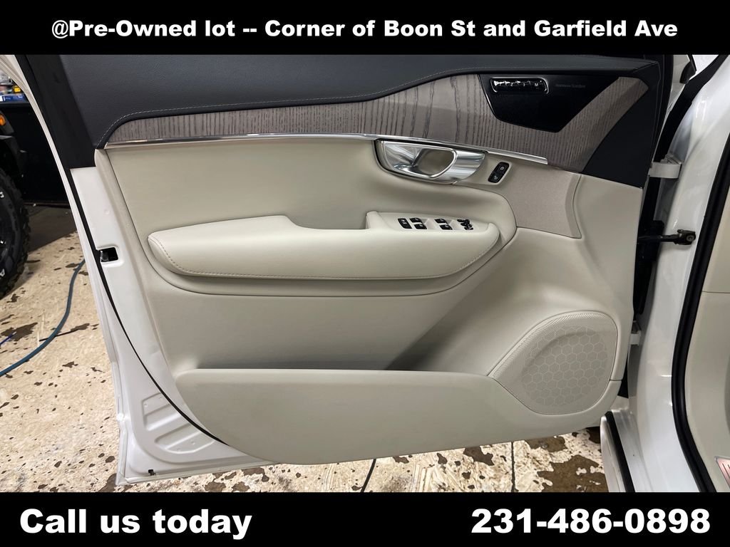 Used 2021 White Volvo T6 Inscription image 14