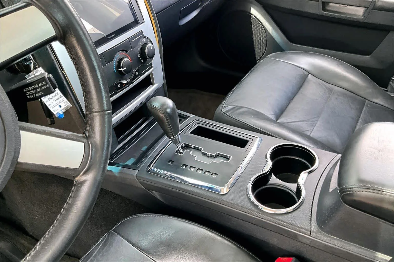 Used 2008 Bright Silver Metallic Dodge SXT image 16