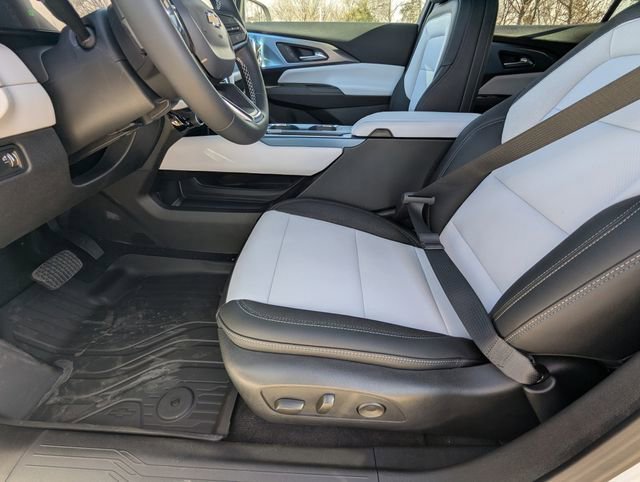 New 2026 Summit White Chevrolet LT image 9