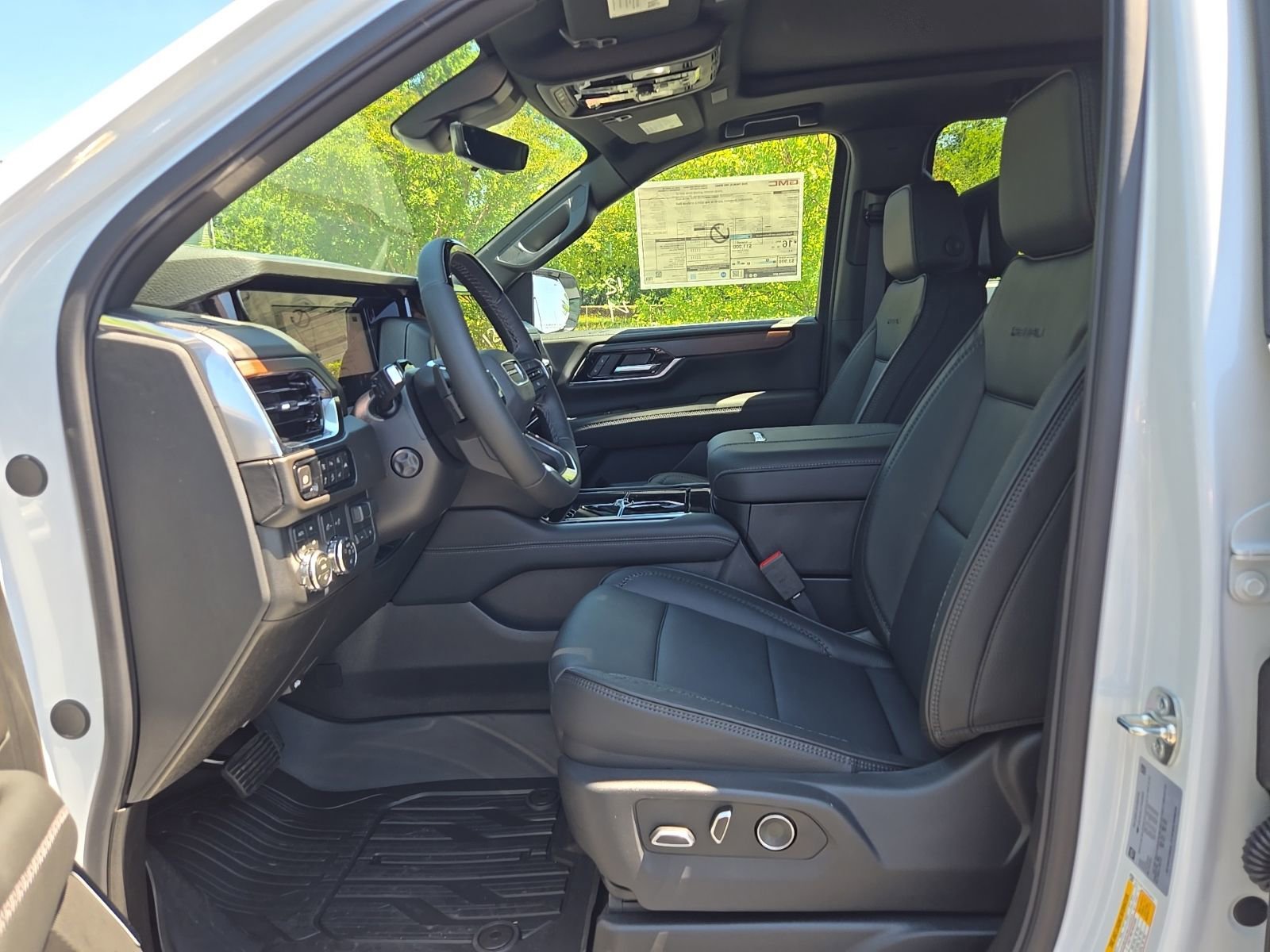 2026 GMC Yukon XL Denali - Photo 31