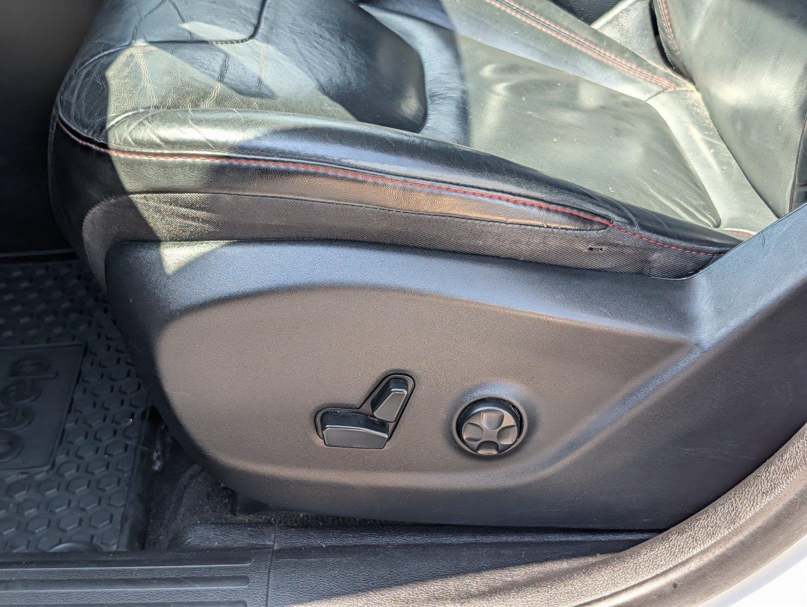 Used 2015 Bright White Clearcoat Jeep Trailhawk image 11