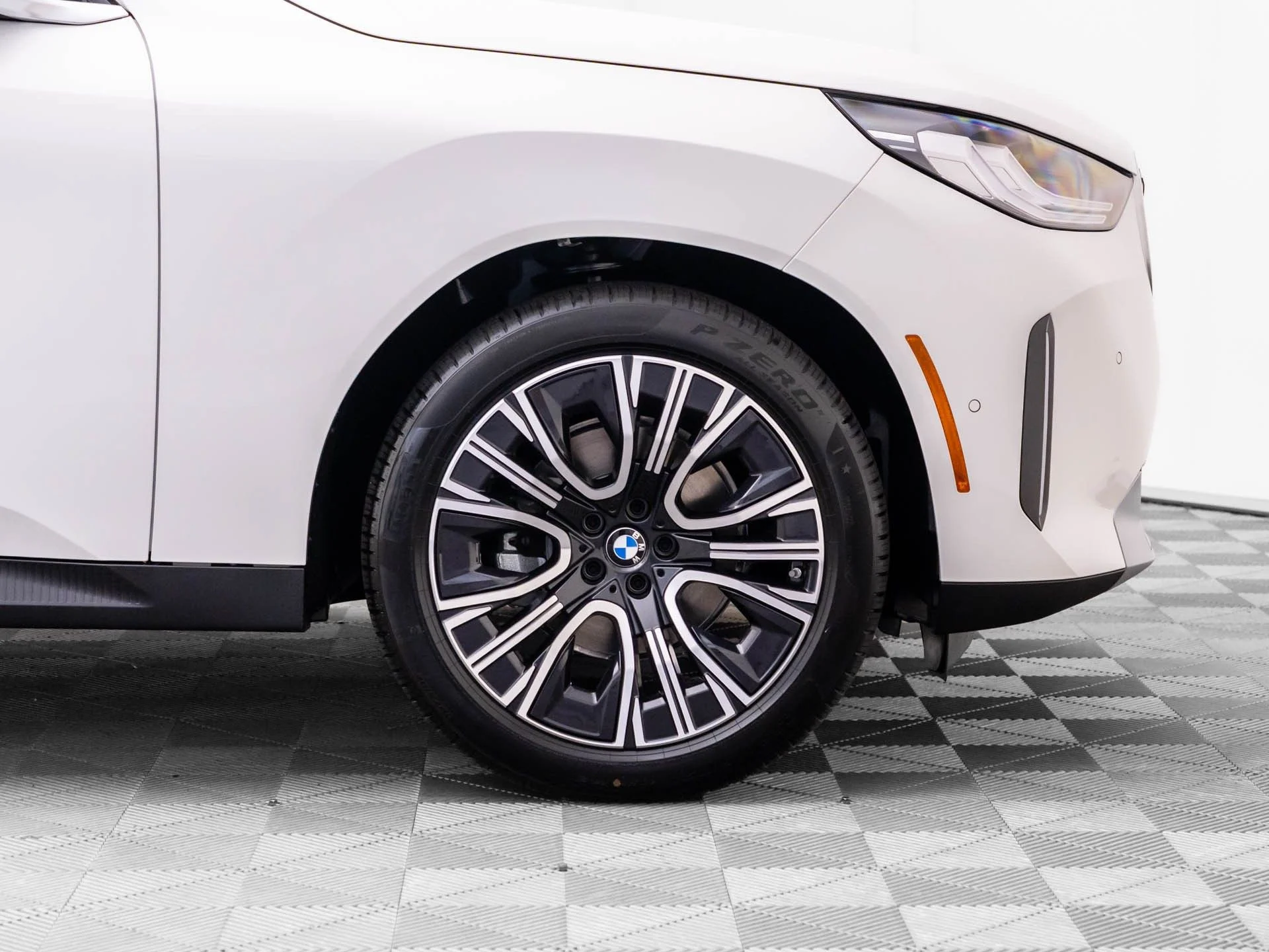 New 2026 White BMW 30 xDrive image 32