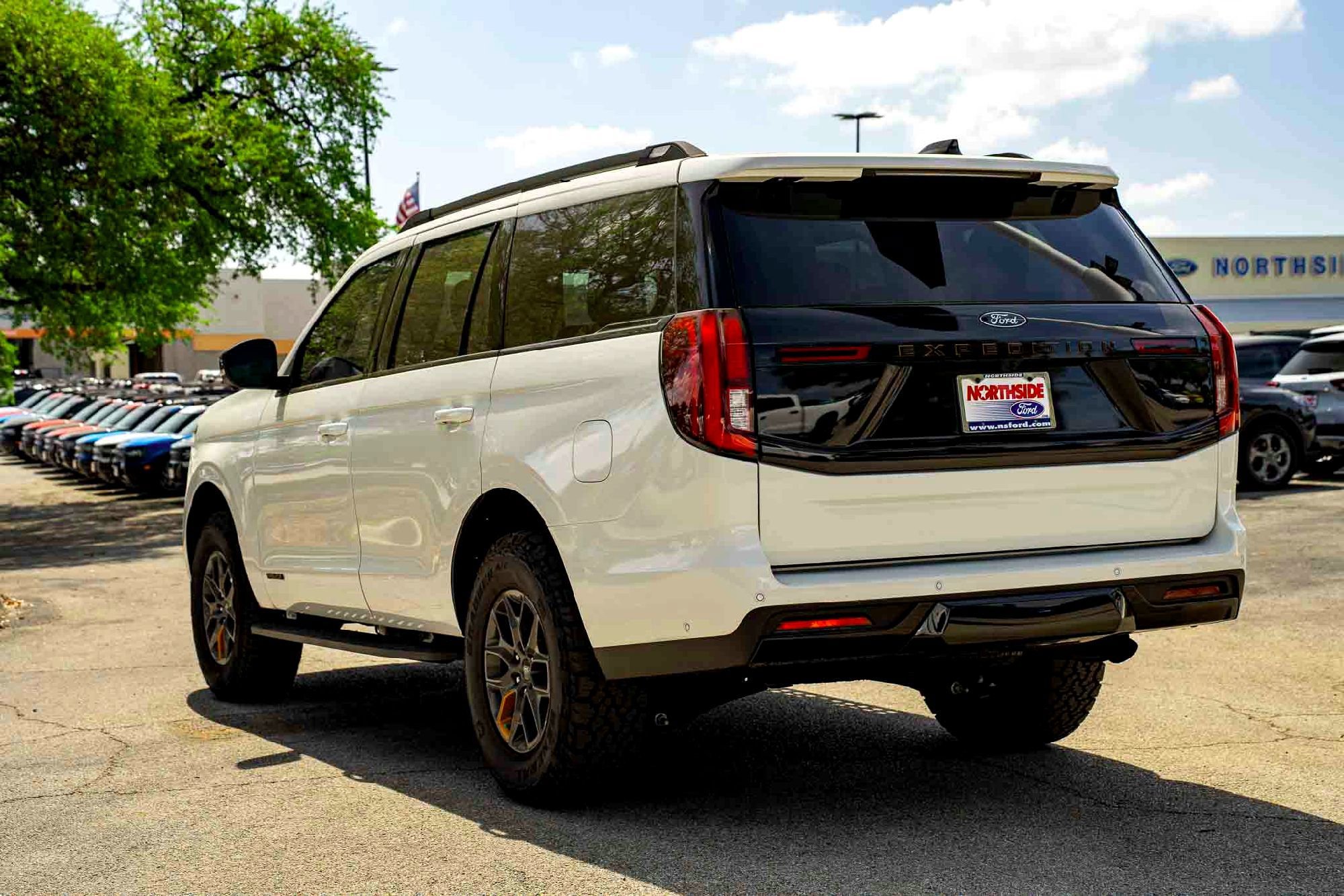 New 2025 Star White Metallic Tri-Coat Ford Tremor image 5