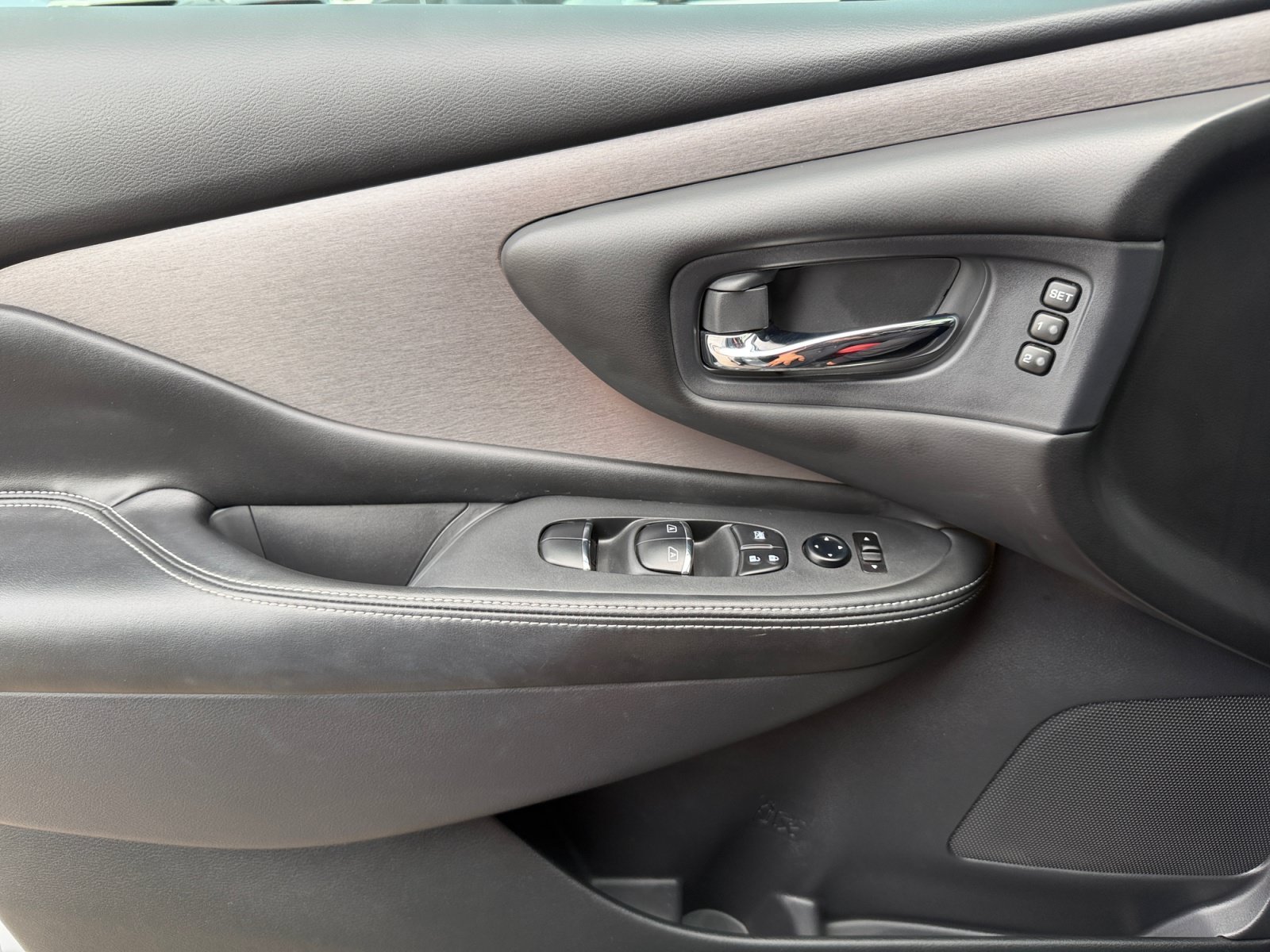 Used 2021 Boulder Gray Nissan SL image 17