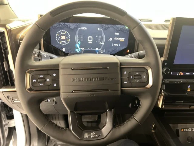 Used 2025 White GMC 2X image 10