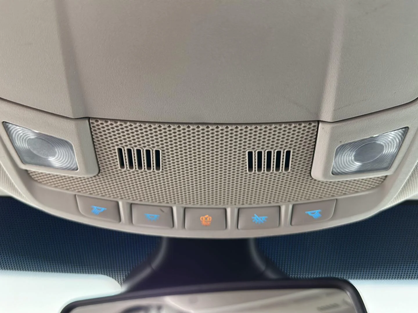 Used 2019 Ingot Silver Ford SE image 34