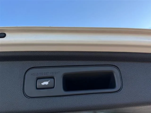 Used 2019 White Diamond Pearl Honda  image 19